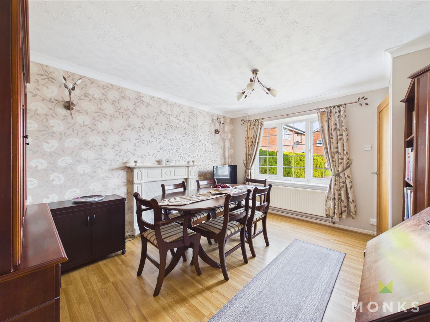 9 Whitfield Close, Oswestry, SY11 2XP For Sale
